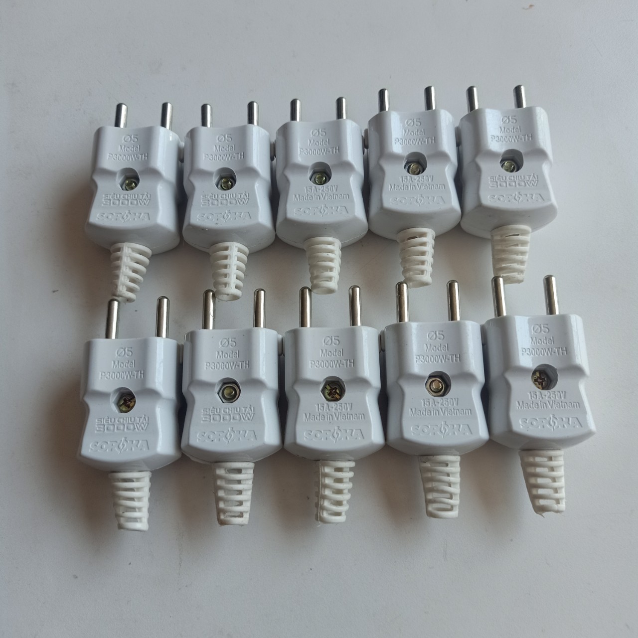 Các Sản Phẩm Phích Cắm Điện